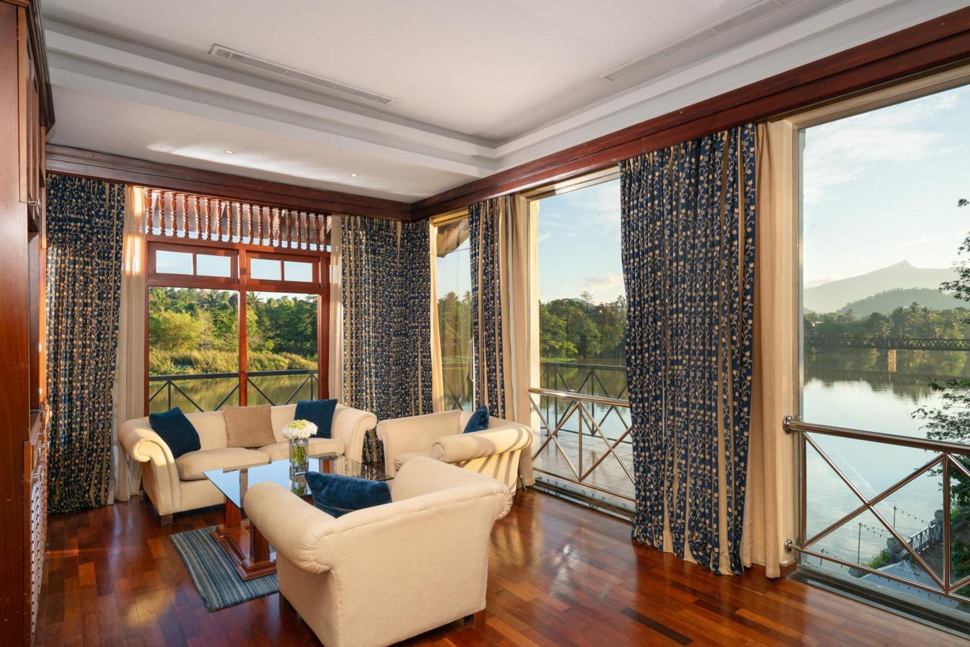Mahaweli Reach Hotel Kandy Eksteriør billede