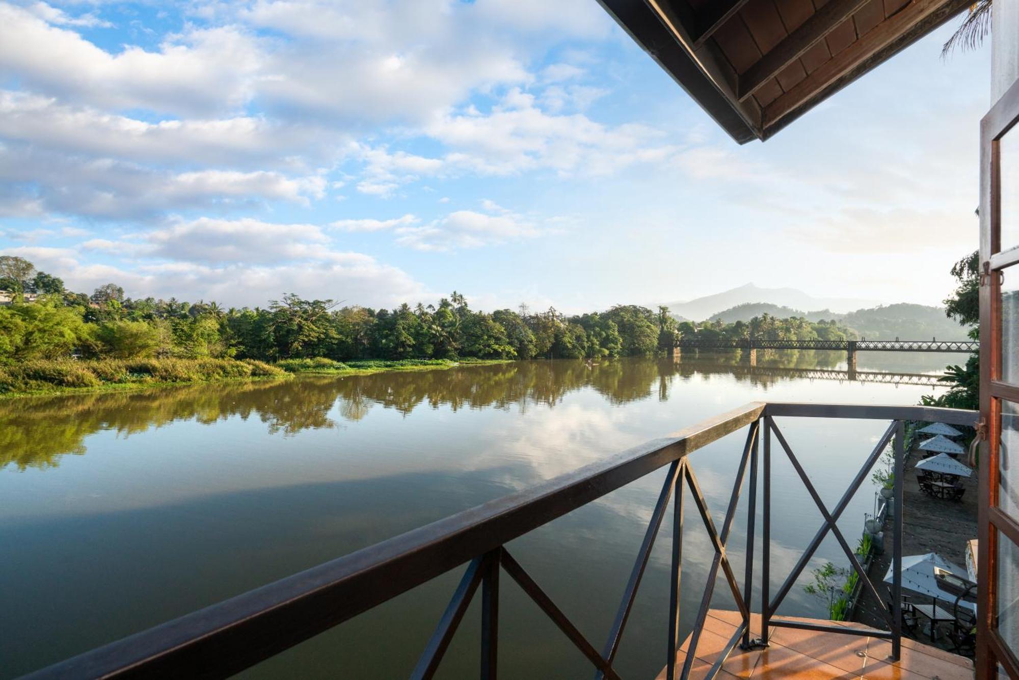 Mahaweli Reach Hotel Kandy Eksteriør billede