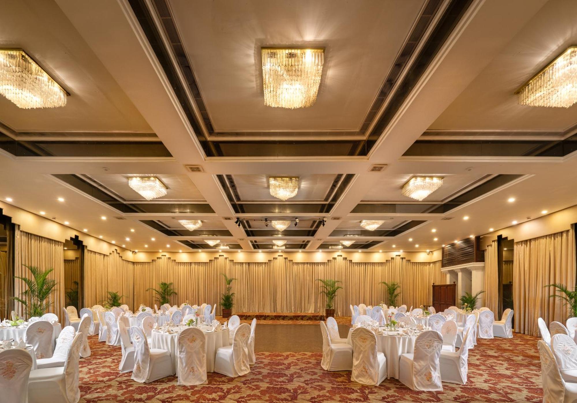 Mahaweli Reach Hotel Kandy Eksteriør billede