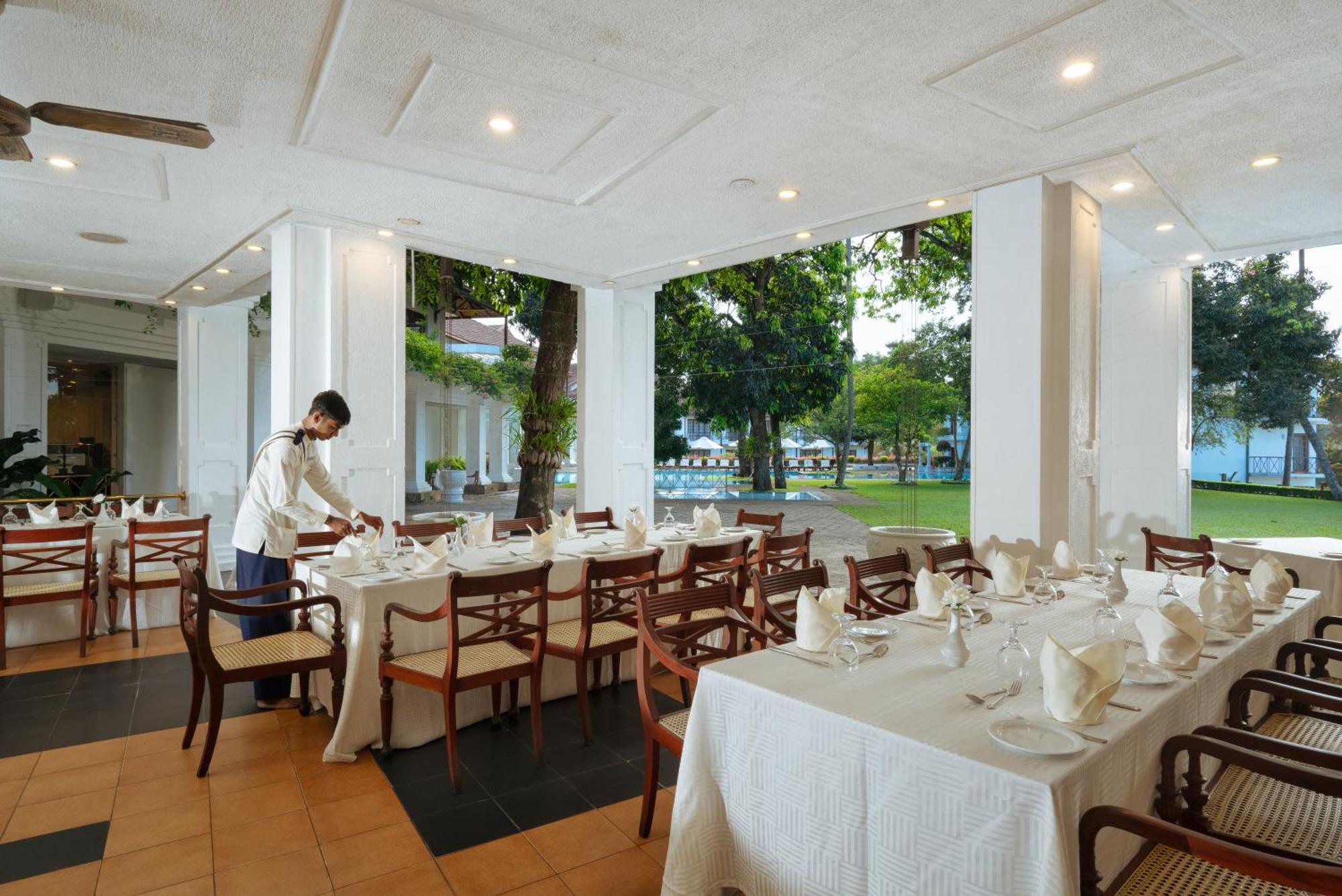 Mahaweli Reach Hotel Kandy Eksteriør billede